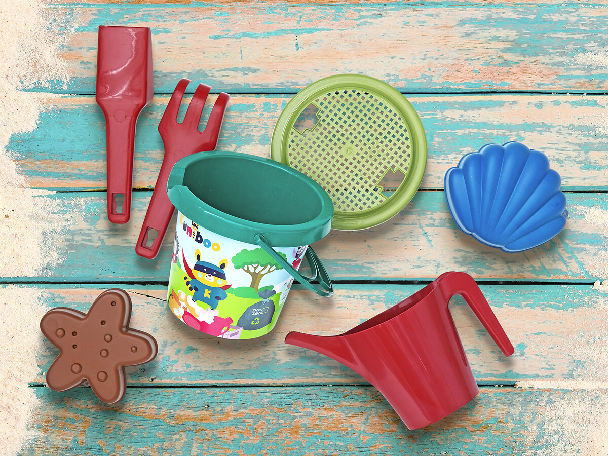 The sand toys, including various moulds and a sand mill, are made from at least 80 per cent recycled plastic, which comes from packaging waste from private households (photo: © Kaufland).